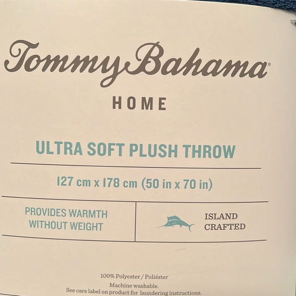 🆕 Tommy Bahama Ultra Soft Plush Throw w/Umbrellas - NWT - Picture 5 of 7